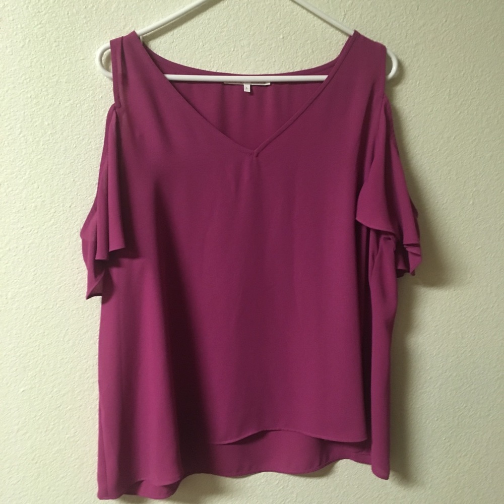 Girly cold shoulder ruffle top in magenta